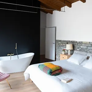  Séjour chez l'habitant Kh Suites, Breakfast & Laundry Lb0530
